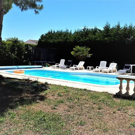 3 étoiles 300m Piscine Privée Grand Jardin Hébergement de vacances *