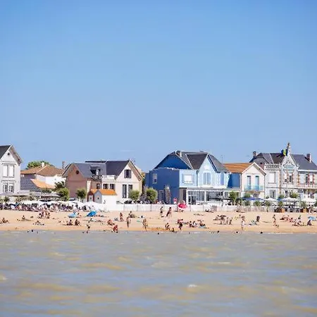 Prázdninový dům 3 Etoiles 300m Piscine Privee Grand Jardin