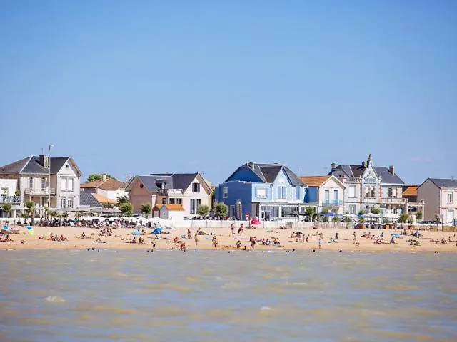 Ferienhaus 3 Etoiles 300m Piscine Privee Grand Jardin